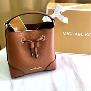 Michael Kors Mercer Small Pebbled Leather Bucket Bag Crossbody Luggage